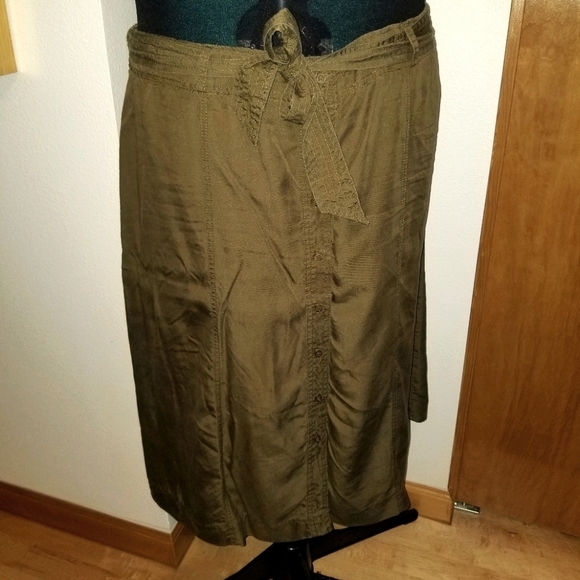 Olive green skirt- size 18/20 - Picture 1 of 5